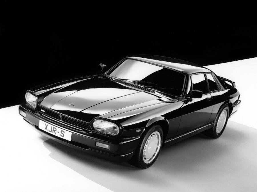  Jaguar XJR-S 5.3 by JaguarSport 1988 года  (UK) (фото 10 из 14)